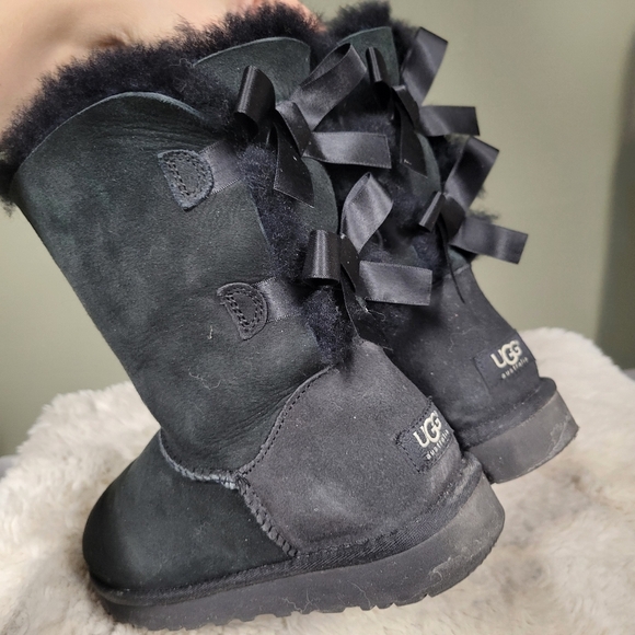 UGG Bailey Bow II Boot Black Size 7 Sheepskin Boots - Picture 8 of 9